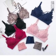 Women’s Red Floral Lace Bra & Panty Set – Elegant Wireless Lingerie Set